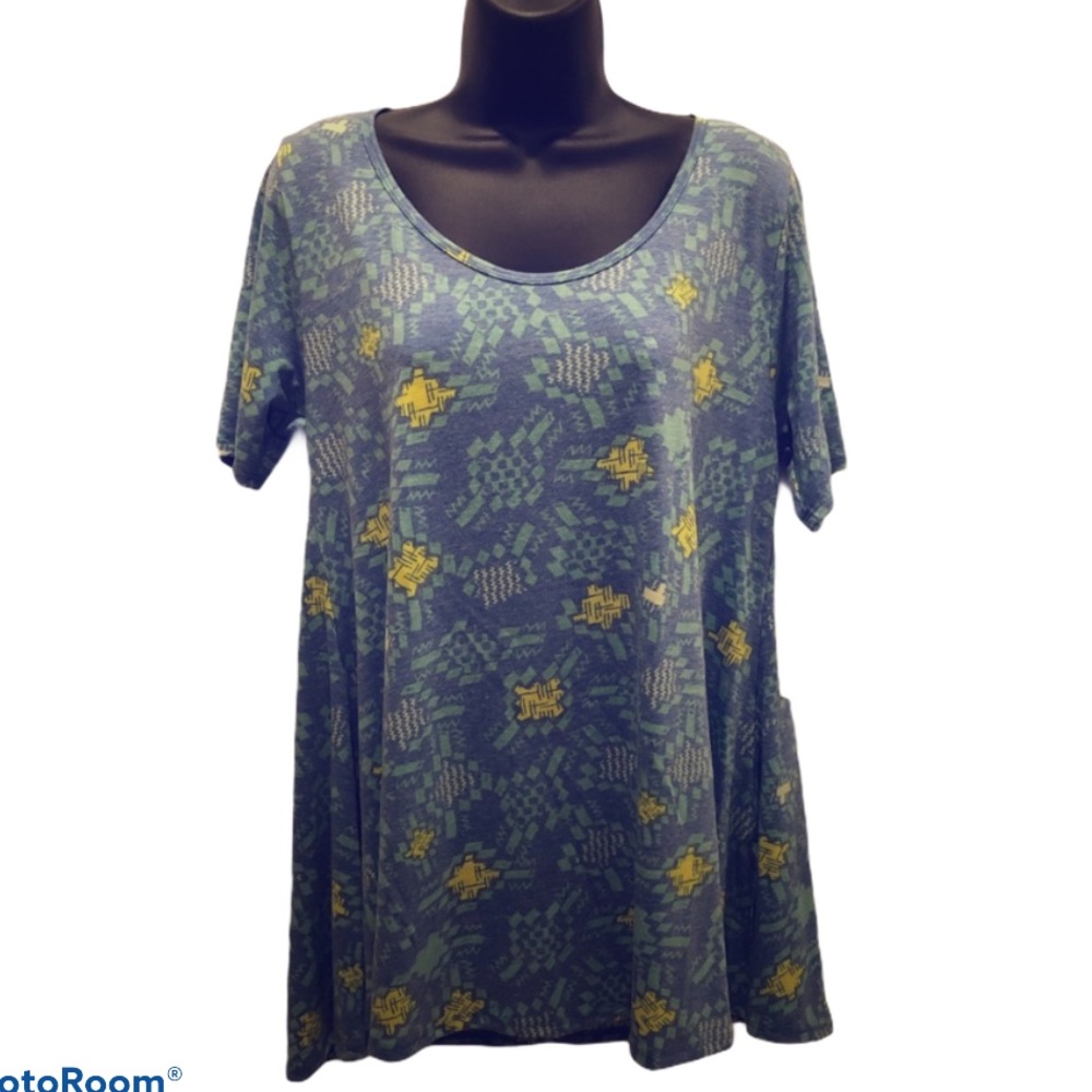 ⭐️3/$30!!! NWT! LulaRoe Perfect T, size small!🌸